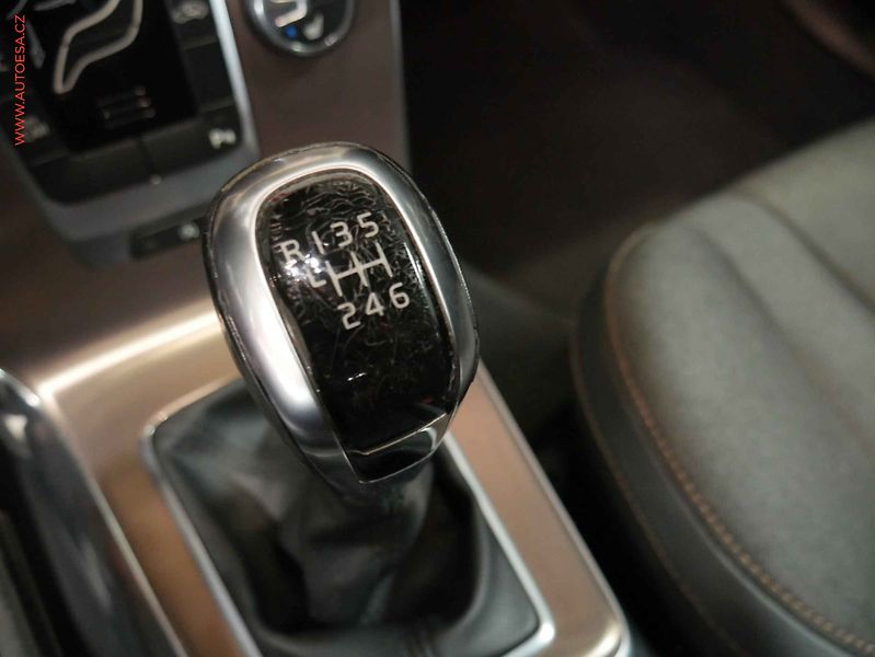 Volvo V40 (2014) 1.6 D2, servis.kniha - fotka 18 z 20