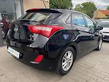 Hyundai i30 1.6-NÍZKÉ KM-1.maj-facelift - náhled 8