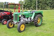 Traktor Zetor 25 A s hranatými blatníky na Srazu trucků v Děpoltovicích na Karlovarsku.