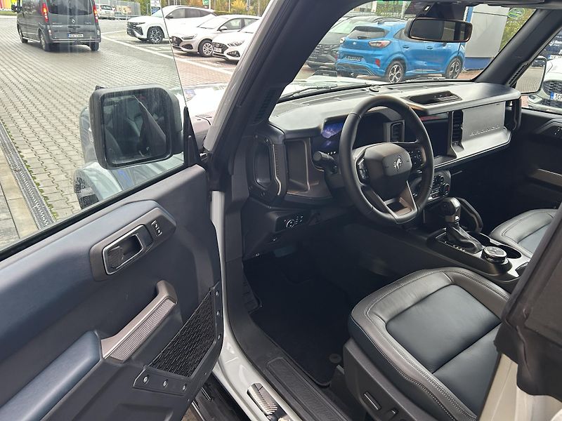 Ford Bronco 2.7 EcoBoost 246kW OUTER BANKS - fotka 13 z 33