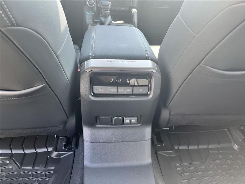 Toyota Land Cruiser 2,4 i-FORCE MAX HEV - fotka 22 z 48