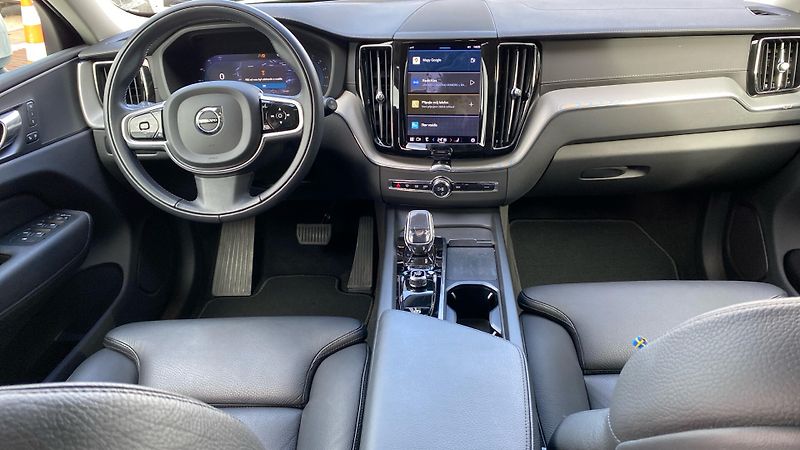 Volvo XC60 INSCRIPTION, B5 FWD, 184+10 kW - fotka 12 z 24