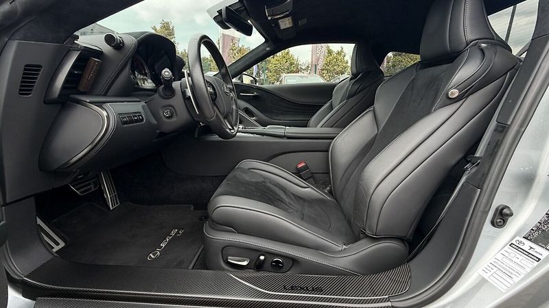 Lexus LC 500 500 BESPOKE - fotka 25 z 32