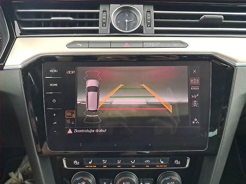 Volkswagen Passat (2018) 2.0 TDI, Automat, Serv.kniha - fotka 19 z 19