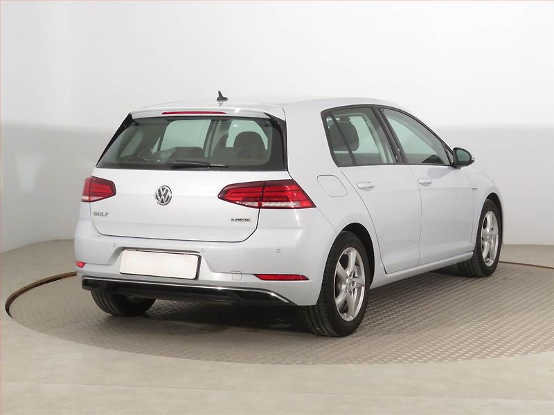 Volkswagen Golf (2018) Comfortline 1.5 TSI - fotka 5 z 21