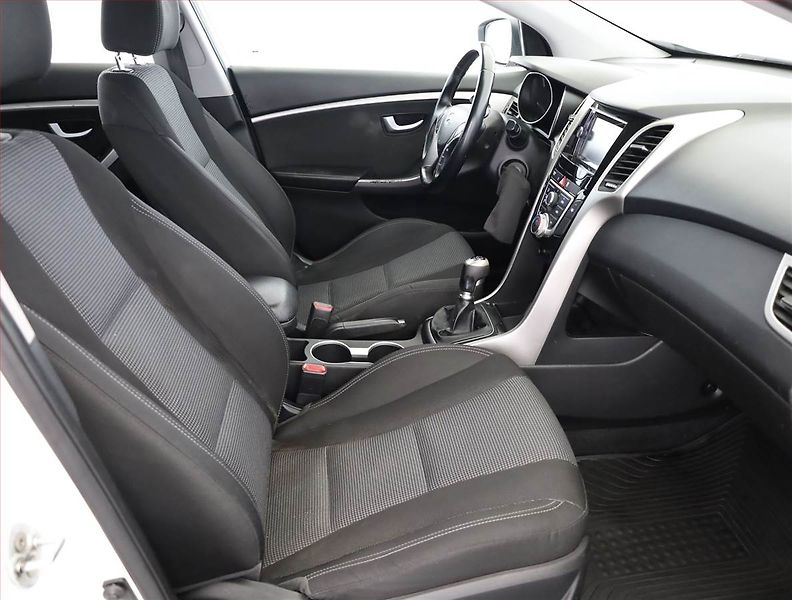 Hyundai i30 (2015) 1.6 MPI, ČR,1.maj, Serv.kniha - fotka 7 z 11