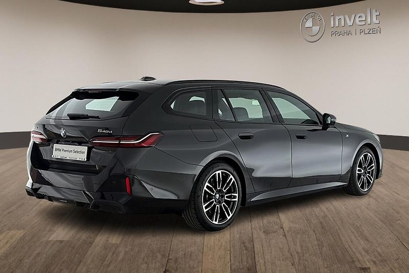 BMW Řada 5 540d xDrive Touring - fotka 3 z 24