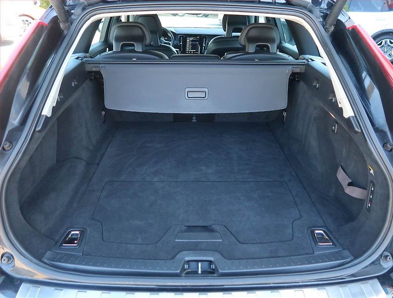Volvo V90 (2017) D3, Automat, Serv.kniha, Kůže - fotka 14 z 15
