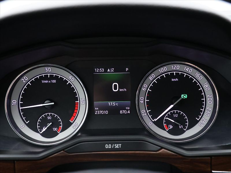Škoda Superb 2,0 TDI 140kW DSG Scout 4x4 CZ - fotka 15 z 32
