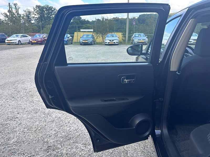 Nissan Qashqai (2009) 1.5dCi Tempomat/1MAJ/78kW - fotka 13 z 25