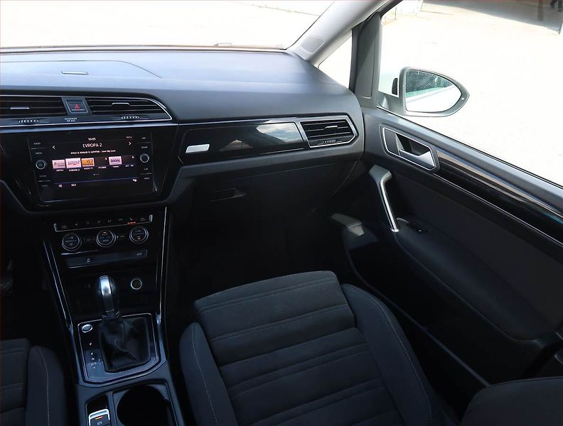Volkswagen Touran (2017) Highline 1.8 TSI, Automat - fotka 8 z 22