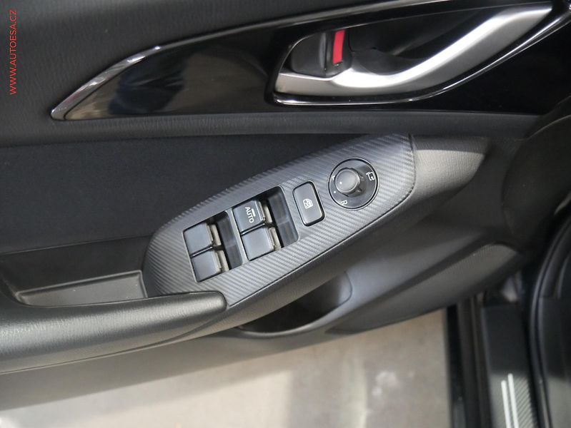 Mazda 3 (2014) 2.0 i, ČR, Navi, xenon - fotka 11 z 18