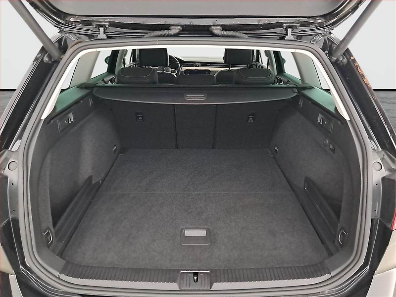 Volkswagen Passat (2021) Elegance 2.0 TDI - fotka 14 z 24