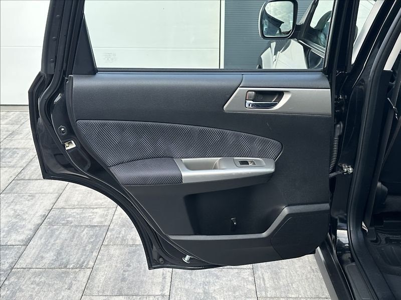 Subaru Forester 2,0 150PS  Comfort A/T 4x4 - fotka 15 z 50