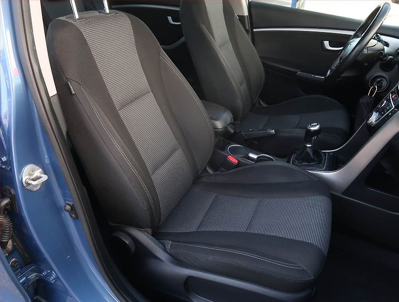 Hyundai i30 (2015) 1.6 MPI, Serv.kniha, Tempomat - fotka 9 z 17