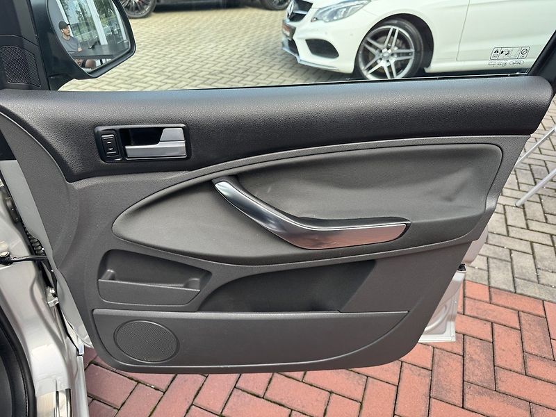 Ford C-MAX (2009) 1.6i Style Digi Klima Tažné Z - fotka 14 z 45
