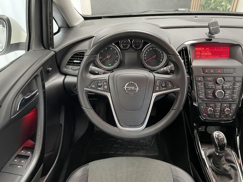Opel Astra 1.6 CDTi ČR 1.MAJ.DIGIAC  - fotka 21 z 23