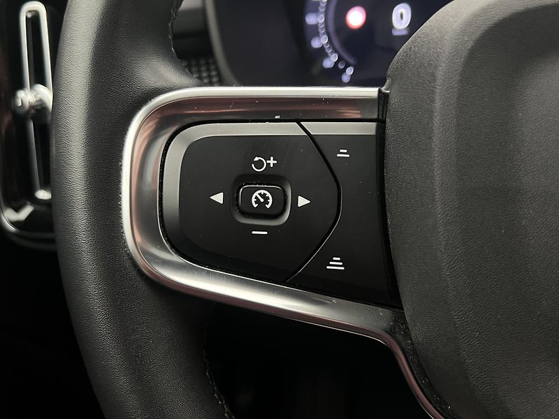 Volvo XC40 RECHARGE PRO AUT - fotka 23 z 44