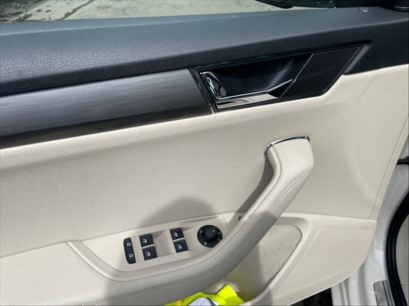 Škoda Superb 1,5 TSI 110 Style - fotka 11 z 11