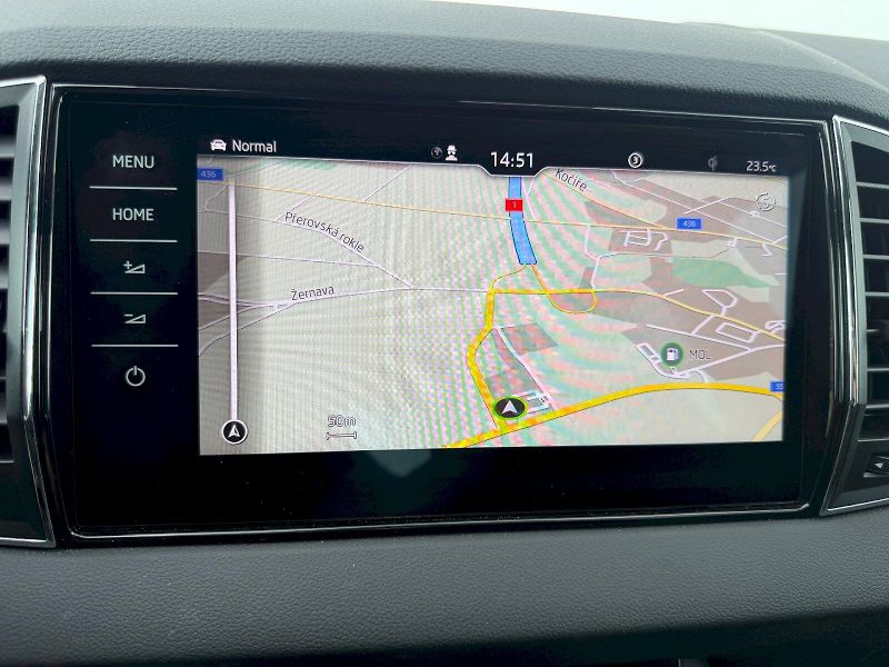 Škoda Karoq (2022) 1.5 TSI 110kW Style Matrix Nez - fotka 17 z 35