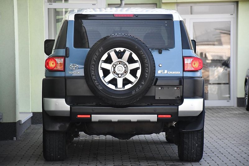 Toyota FJ Cruiser 4,0 VVT-i V6 AWD AT - fotka 4 z 50