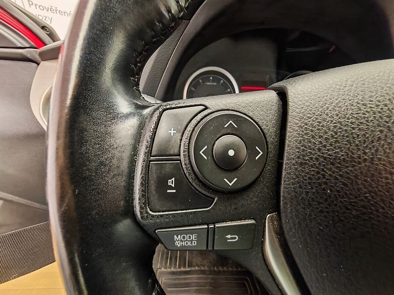 Toyota Auris 1.3 Dual VVT-i Active - fotka 22 z 30
