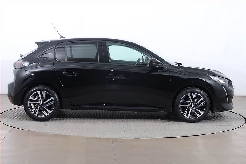 Peugeot 208 (2021) Allure 1.2 PureTech - fotka 6 z 17