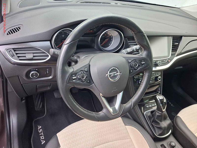 Opel Astra (2015) 1.4T, Innovation, LED, navi - fotka 12 z 19