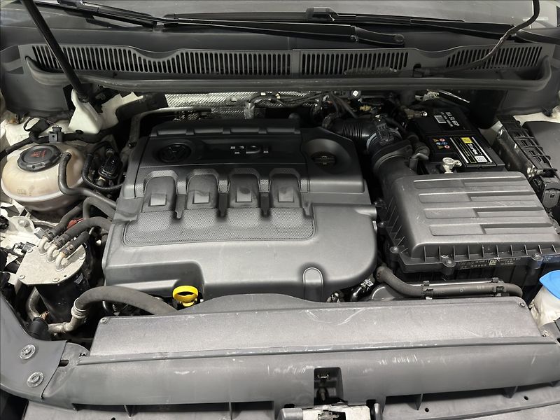 Volkswagen Touran 1,6   TDI JOIN ACC PANORAMA - fotka 31 z 31