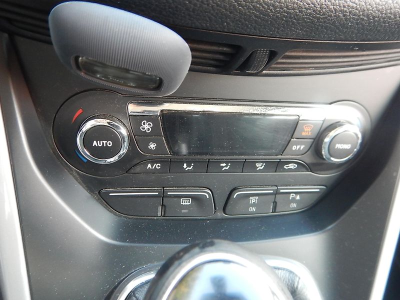 Ford Grand C-MAX 1.6 TDCi, DIGIKLIMA, 7 MÍST - fotka 21 z 28