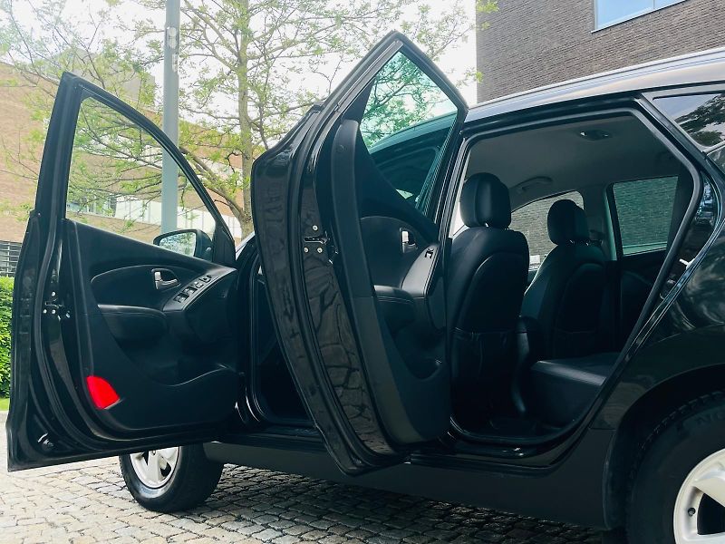 Hyundai ix35 2.0i AUTOMAT VYHŘEV SERVISKA  - fotka 22 z 48