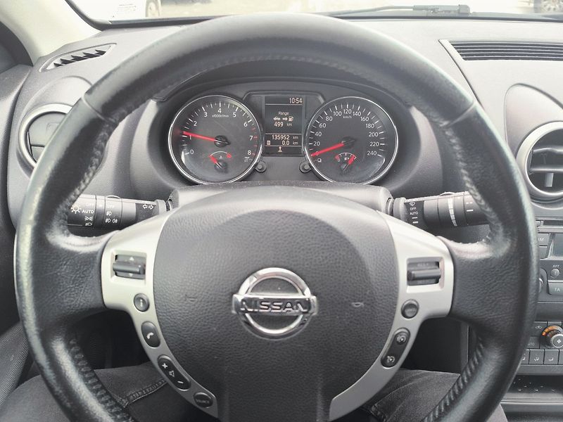 Nissan Qashqai (2013) Acenta 1.6i 117k - fotka 6 z 7