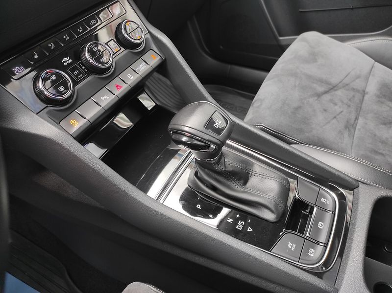 Škoda Karoq 1,5TSi ACT, DSG, STYLE, TZ - fotka 15 z 51