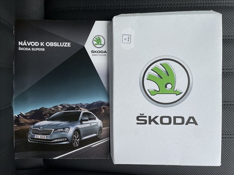 Škoda Superb 2,0 TDI DSG L&K TAŽNÉ+DCC+ACC - fotka 20 z 25