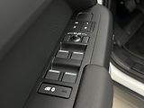 Land Rover Defender 110 D250 X-DYNAMIC SE 1. maj.  - náhled 46