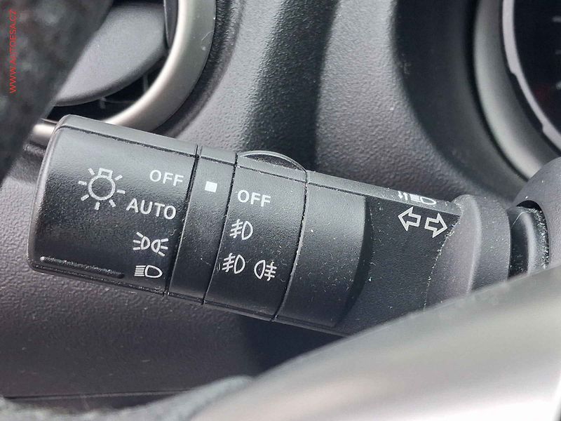 Nissan Qashqai (2007) 2.0i, Tekna, navi - fotka 16 z 18