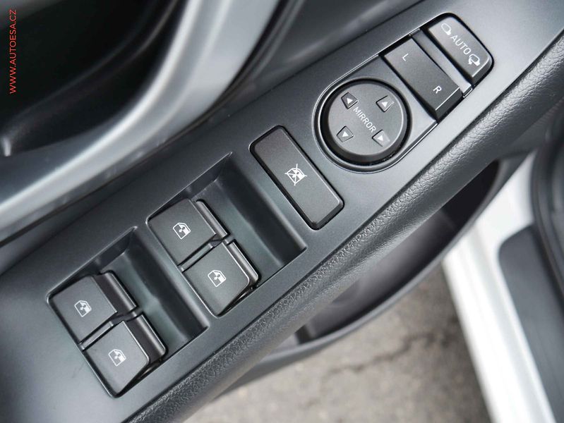 Hyundai i30 (2019) 1.4 T-GDi, ČR, AC, temp. - fotka 15 z 21