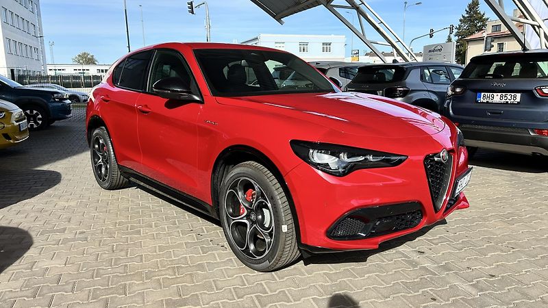 Alfa Romeo Stelvio 2.0i 280k AWD Veloce - fotka 2 z 12