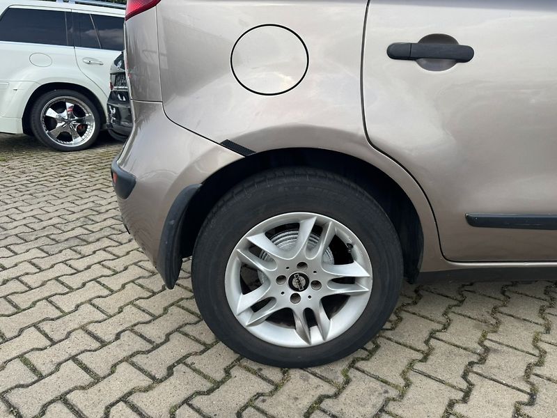 Nissan Note (2006) 1,4i 65 KW LPG - fotka 15 z 46