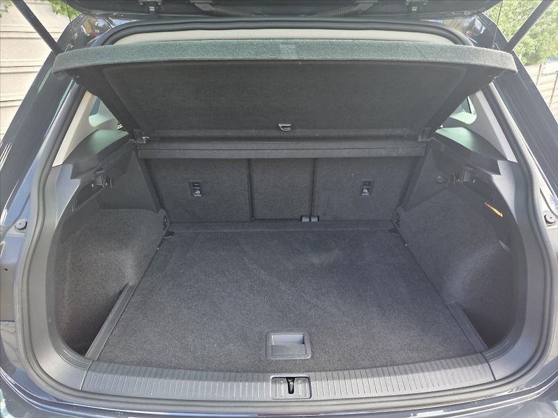 Volkswagen Tiguan 2,0 TDi 4x4 DSG Highline ČR 1. - fotka 12 z 21