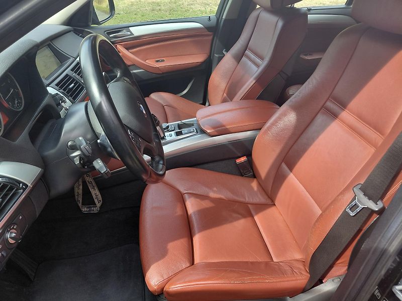 BMW X6 (2013) Pěkný stav, málo najeto - fotka 12 z 27