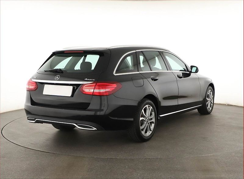 Mercedes-Benz Třídy C (2017) C 200 4MATIC, 4X4, Automat - fotka 5 z 21