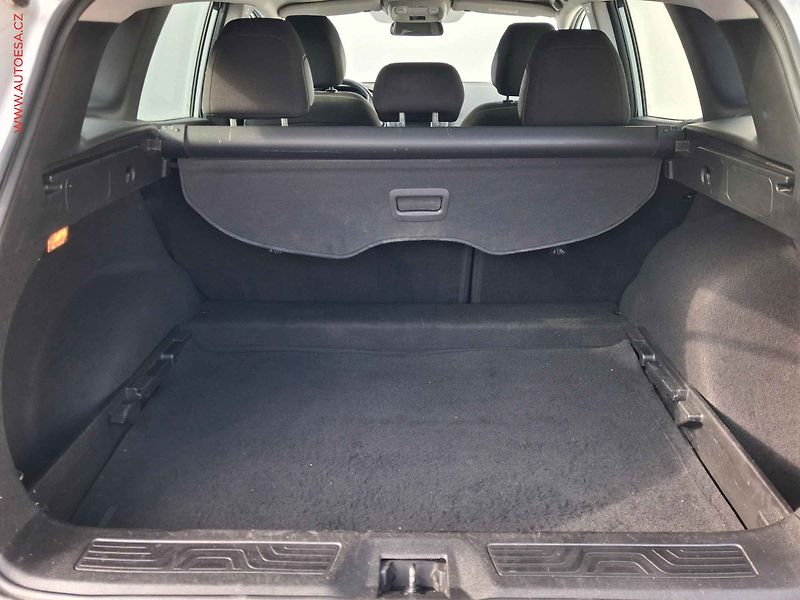 Renault Kadjar (2015) 1.6dCi 4WD, ČR, AC, TZ, park - fotka 7 z 17