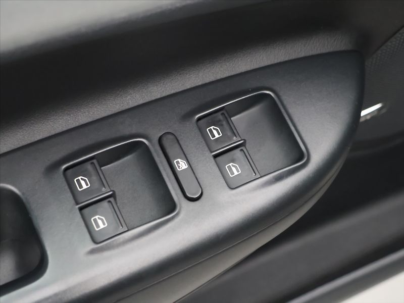 Škoda Octavia 2,0 TDI RS 125kW Xenon Navi - fotka 15 z 33