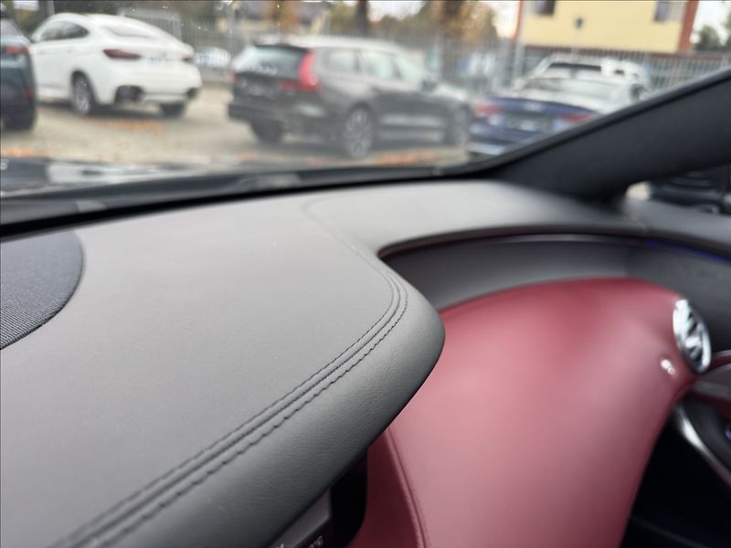 Mercedes-Benz Třídy S 560 4Matic AMG - fotka 26 z 37