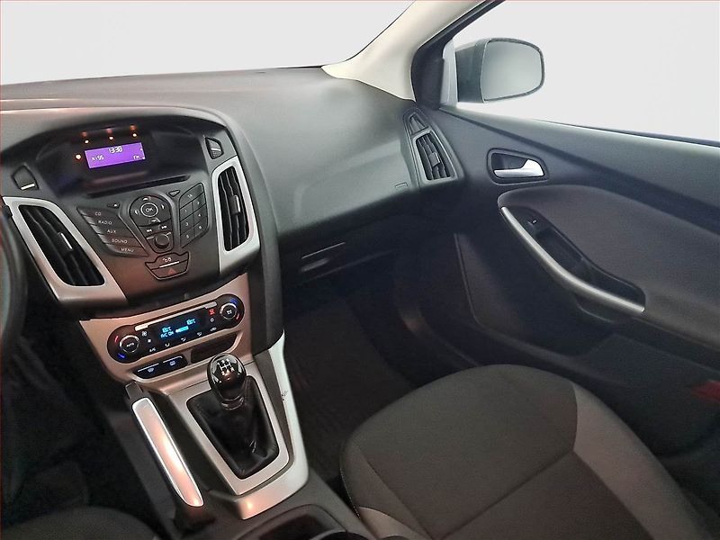 Ford Focus (2012) 1.6 i - fotka 8 z 17