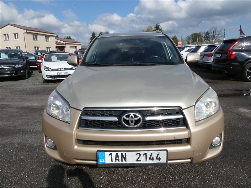 Toyota RAV4 2,2 D-4D 110kW 4x4,ČR,2.majite - fotka 2 z 40