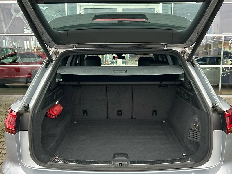 Volkswagen Touareg (2021) V6 3.0TDI 8AT 4MOTION R-Line - fotka 25 z 35