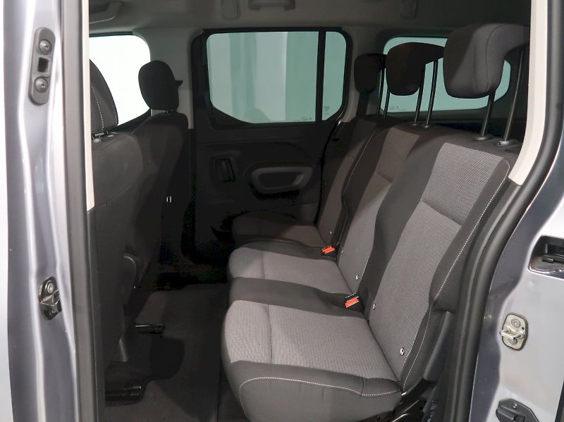 Toyota ProAce City Verso (2021) FAMILY L2 1.5D-4D 96KW 7MÍST T - fotka 15 z 31