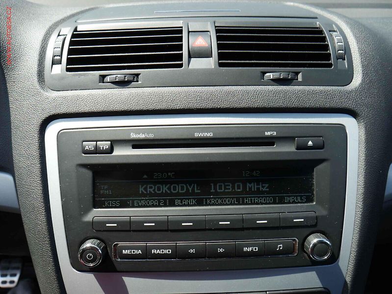 Škoda Octavia (2011) 1.2 TSi, ČR, Ambiente - fotka 13 z 16